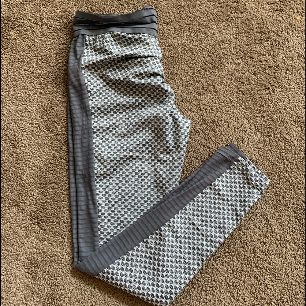 NWOT Scrunchy Booty Leggings